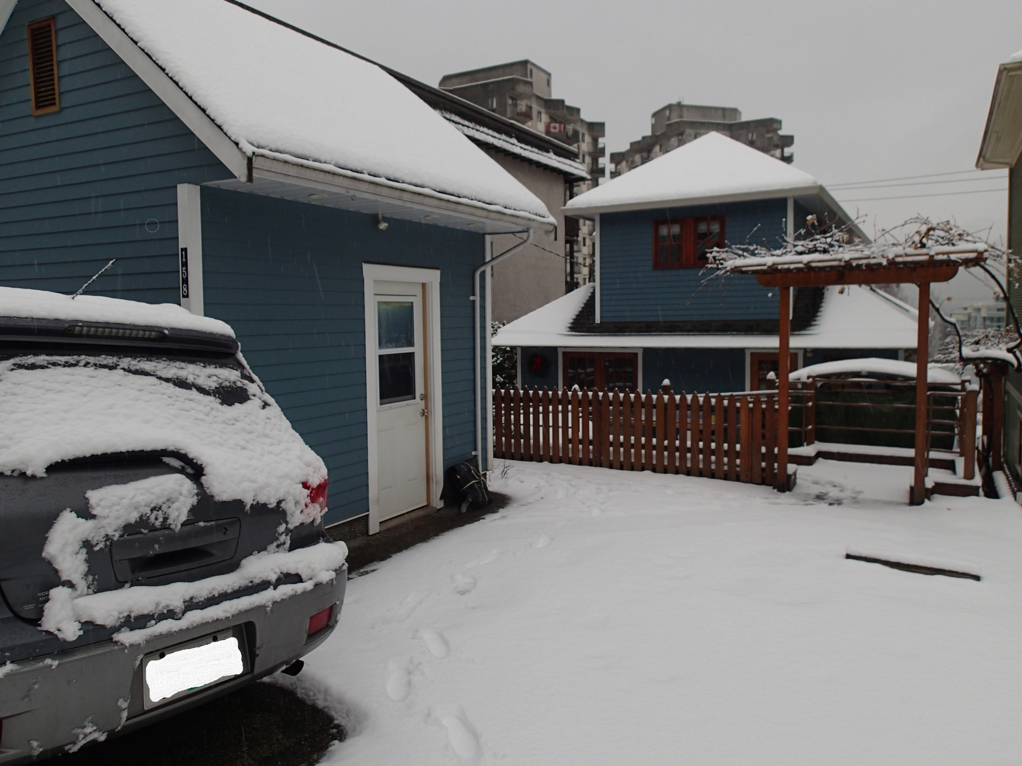6. REAR Parking, Ramp, Recycling PLUS single door ENTRY to Cottage. March 2017 6. REAR Parking, Ramp, Recycling PLUS single door ENTRY to Cottage. March 2017